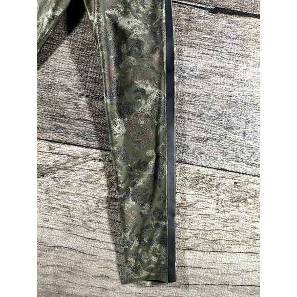 Ultracor Leggings Womens 30x26  Green Camo Compression Athleisure - Picture 3 of 7